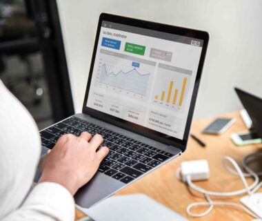 How Google Ads Dubai Helps Businesses Reach Local Customers